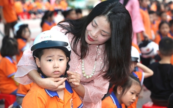 Thanh Hóa tặng 69.000 mũ bảo hiểm cho học sinh lớp 1 "giữ trọn ước mơ"