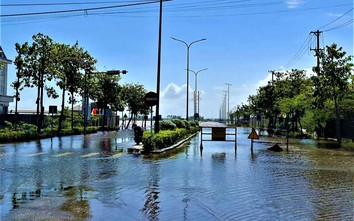 Huế: Rào chắn một số tuyến đường tỉnh lộ nguy hiểm sau lũ