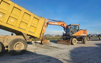 Thi công nâng cấp quốc lộ 1 qua Hà Tĩnh gặp khó do mưa lớn liên tục cả tháng