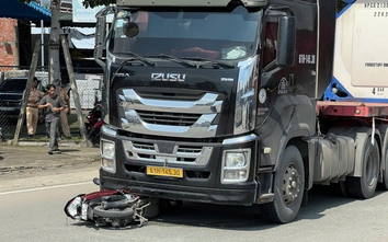 Xe đầu kéo va chạm xe máy, 3 người trong 1 gia đình tử vong thương tâm