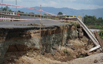 Hạ tầng đường Trường Sơn Đông qua Gia Lai thiệt hại nặng nề sau bão số 13
