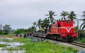Hơn 100 đoàn tàu Bắc - Nam ngừng chạy do ảnh hưởng mưa lũ, thiệt hại gần 50 tỷ đồng