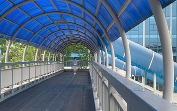 Hà Nội phân luồng giao thông để di chuyển, lắp đặt cầu đi bộ trên đường Xuân Thủy