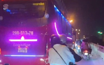 Hà Nội: Xử lý tài xế xe khách bật còi hơi, ép xe trên cầu Chương Dương