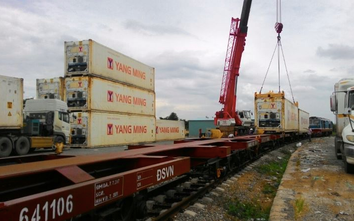 Bảo vệ quyền lợi khách gửi hàng khi tàu hỏa gặp tắc đường vận chuyển