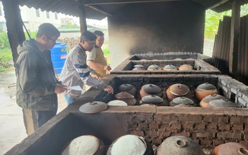 Hành trình biến những hạt muối thô thành "hạt ngọc mặn của trời"