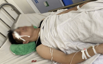 Va chạm khi dừng đón khách, lái xe buýt bị hành hung phải nhập viện