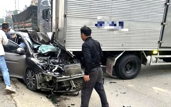 Tai nạn liên hoàn giữa xe đầu kéo và nhiều ô tô trên QL1 qua Thanh Hoá, giao thông ùn tắc