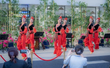 "Chạm" vào văn hóa Việt ngay tại nhà ga quốc tế Nội Bài