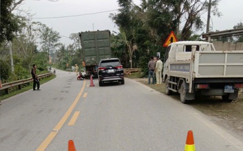 Tai nạn với xe đầu kéo chạy cùng chiều, người đàn ông đi xe máy tử vong