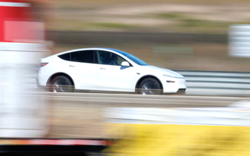 Cổ phiếu Tesla tăng mức cao nhất trong một năm sau thông báo của CEO Elon Musk