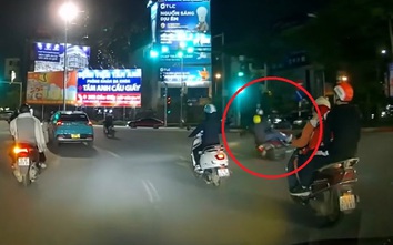 Cắt ngang vòng xuyến, xe máy gây tai nạn