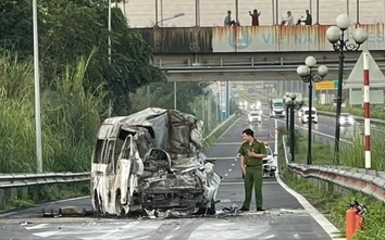 Bản tin TNGT 18/12: Xe cứu thương bốc cháy sau va chạm xe đầu kéo, 3 người tử vong