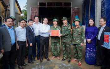 Phó Thủ tướng Hồ Quốc Dũng thăm, chúc mừng Giáng sinh giáo phận Huế