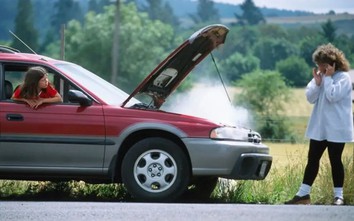 Ô tô phát cảnh báo quá nhiệt, cần làm gì để tránh hư hỏng động cơ?