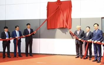 Phó Thủ tướng Nguyễn Hòa Bình dự lễ gắn biển tại công trình quản lý bay sân bay Long Thành