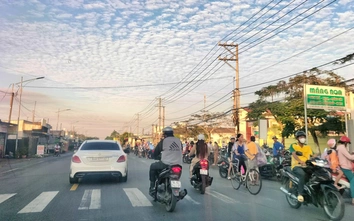 Cà Mau: Thay mới nhiều đèn báo hiệu đường bộ, đảm bảo an toàn các nút giao