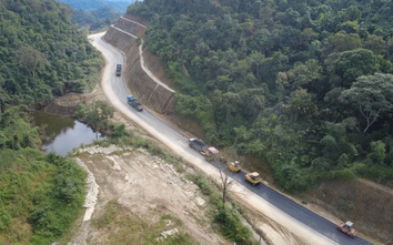 Tăng ca đẩy tiến độ dự án tuyến đường nối Lào Cai - Lai Châu