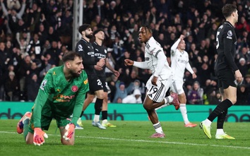 Thắng kịch tính Fulham, Man City rút ngắn cách biệt với Arsenal