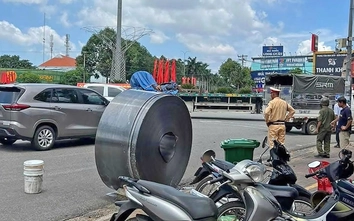 Ngăn ẩn họa từ xe chở thép cuộn cẩu thả