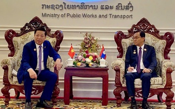 Bộ trưởng Trần Hồng Minh làm việc với Bộ trưởng Công chính và Vận tải Lào Leklay Sivilay