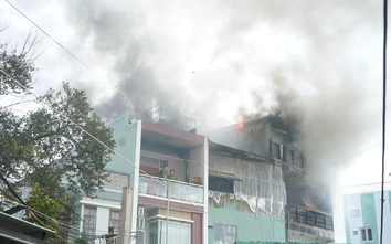 Cháy nhà 4 tầng trong khu dân cư ở Đà Nẵng