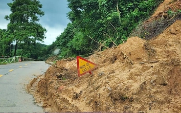 Quảng Ngãi: Sạt lở uy hiếp an toàn quốc lộ 24B