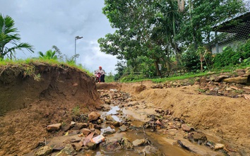 Quảng Ngãi: Xã miền núi mong mỏi cây cầu để giao thông không còn chia cắt