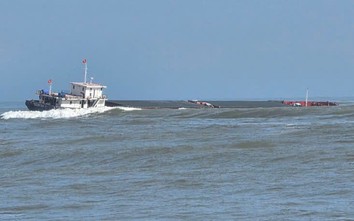 Tàu hàng vận chuyển clinke gặp nạn tại Cửa Việt, 9 thuyền viên đều an toàn