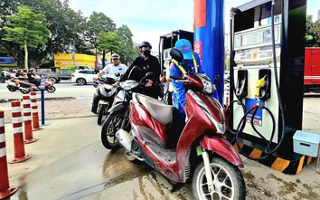 Giá xăng giảm hơn 600 đồng/lít từ chiều nay 25/12