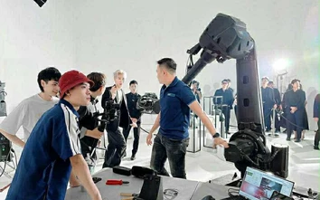 Đạo diễn Phạm Vĩnh Khương mang điện ảnh AI và ảo thuật lên sân khấu