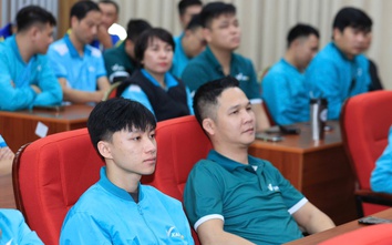 Nguy cơ mất ATGT khi vừa lái xe, vừa sử dụng điện thoại