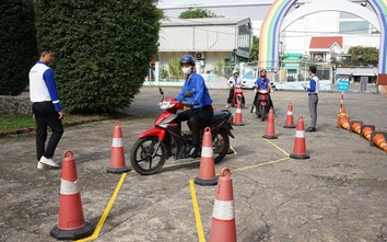 HEAD Sơn Minh tập huấn lái xe an toàn cho hơn 100 đoàn viên thanh niên ở TP.HCM