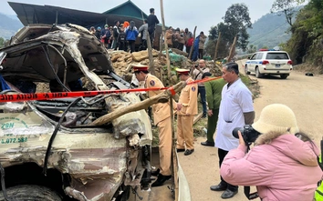 9 nạn nhân bị thương trong vụ lật xe 29 chỗ đều được đưa về Hà Nội cấp cứu