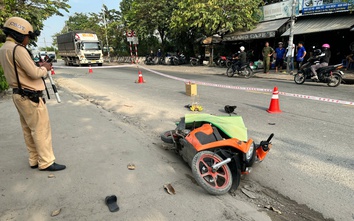 TP.HCM: Trượt cát trên đường, nam công nhân bị xe tải cán tử vong