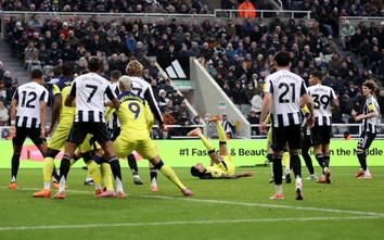 Romero lập cú đúp, Tottenham thoát thua trước Newcastle
