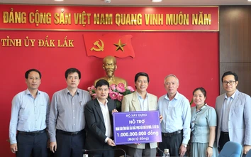 Bộ Xây dựng trao 1 tỷ đồng giúp Đắk Lắk khắc phục hậu quả mưa lũ