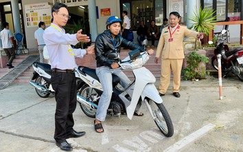 Huế: Sát hạch, cấp giấy phép lái xe mô tô cho gần 100 học viên người dân tộc thiểu số
