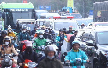 Đường phố Hà Nội đông “nghẹt thở” ngày làm việc cuối cùng của năm