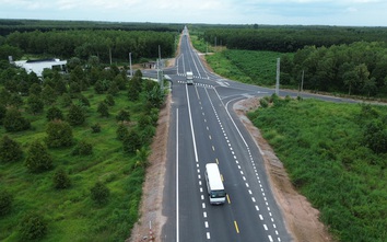 Lắp đặt đèn tín hiệu giao thông các nút giao trên đường Hồ Chí Minh qua TP.HCM