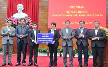 Bộ Xây dựng trao một tỷ đồng ủng hộ đồng bào vùng lũ Lâm Đồng