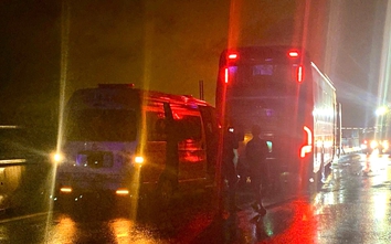 Lâm Đồng: Xe cứu thương tông đuôi xe khách, bệnh nhân tử vong khi đang chuyển viện