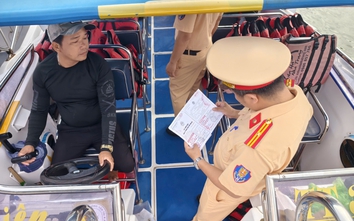 Khánh Hòa: CSGT đường thủy cùng ngư dân và chủ tàu thực hiện nghiêm quy định của Chính phủ
