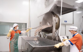 Cận cảnh cơ sở sản xuất hiện đại "Chân gà Bà Tuyết"