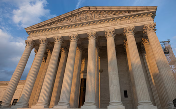 Tòa án Tối cao Mỹ xem xét khả năng hủy bỏ quyền quốc tịch theo nơi sinh