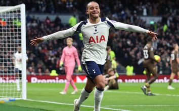 Simons tỏa sáng, Tottenham thắng dễ Brentford