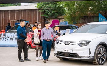 Nhiều khách hàng Thủ đô quyết đổi sang xe điện