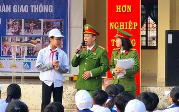 Công an xã Kiến Thụy tuyên truyền, phổ biến pháp luật về an toàn giao thông cho học sinh