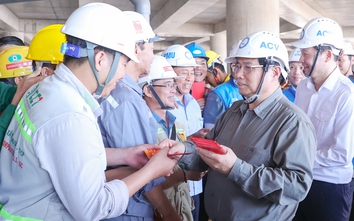 Thủ tướng chúc Tết, kiểm tra tại sân bay Long Thành