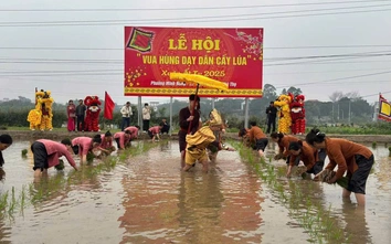 Đặc sắc lễ hội "Vua Hùng dạy dân cấy lúa"